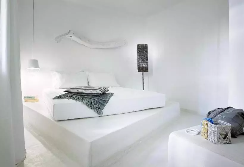اتاق لوکس با چشم‌انداز باغ, Artemis Seaside Resort