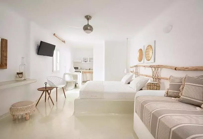 اتاق لوکس با چشم‌انداز باغ, Artemis Seaside Resort