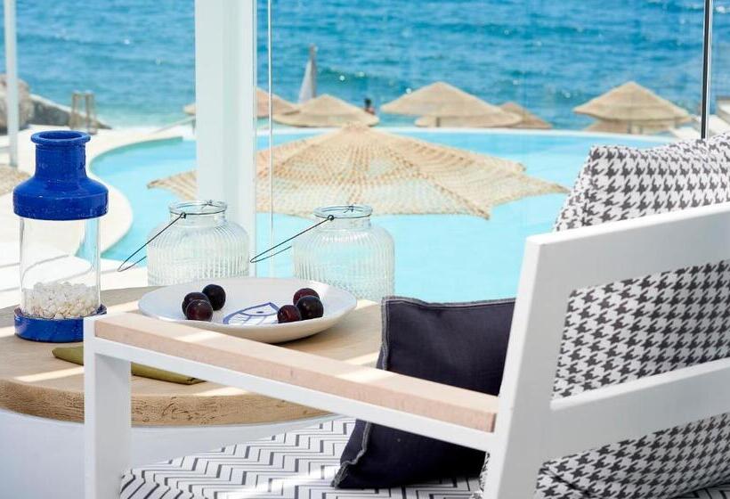 جناح سوبيريور مطل علي البحر, Artemis Seaside Resort