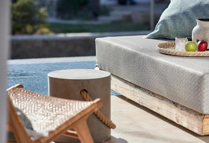 جناح سوبيريور, Artemis Seaside Resort