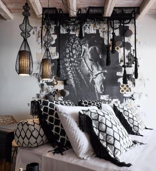 جناح مطلّ علي البحر مزود بجاكوزى, Artemis Seaside Resort