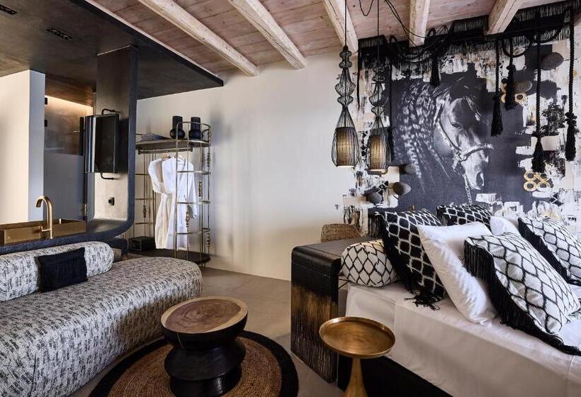 جناح مطلّ علي البحر مزود بجاكوزى, Artemis Seaside Resort