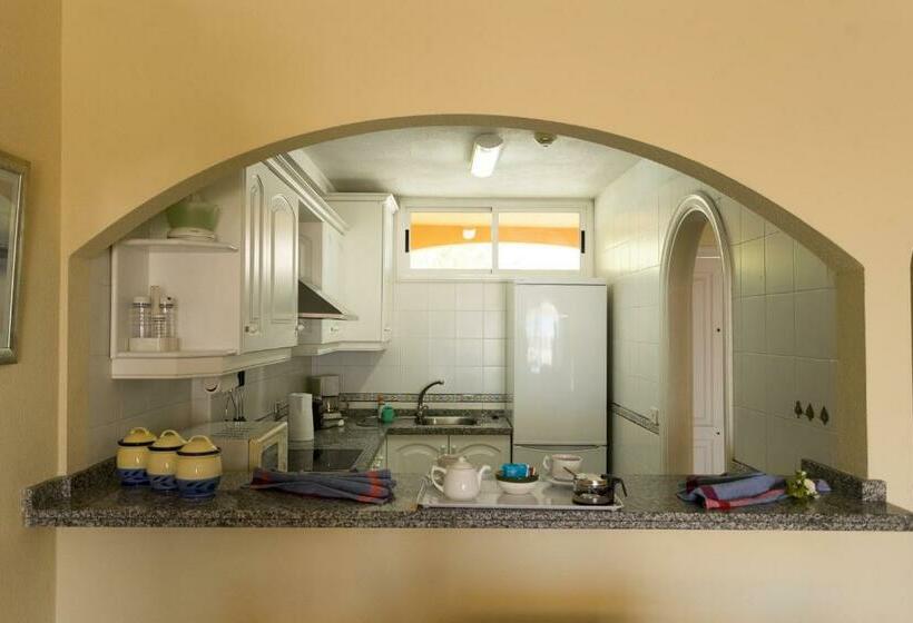 Апартаменты 2 спальни Вид на Сад, El Marques Palace By Intercorp Group