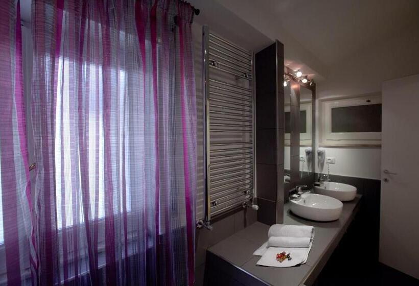 اتاق دوبلکس, Town House Fontana Di Trevi