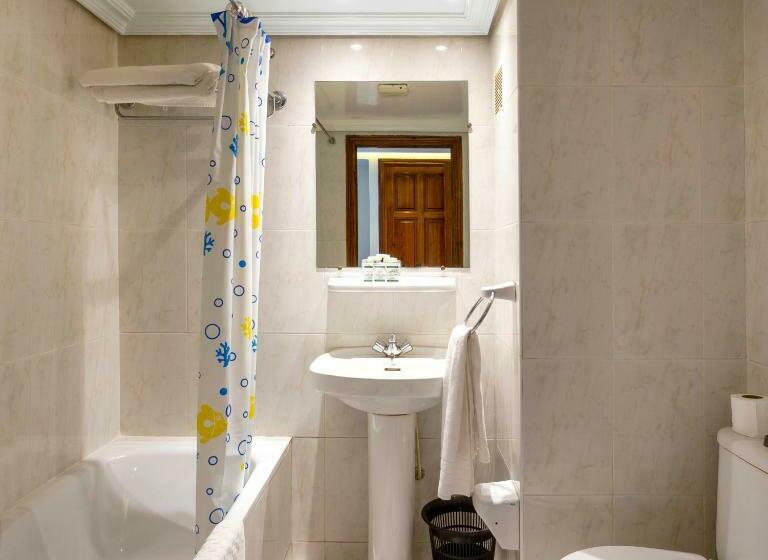 חדר סטנדרט, Akabar