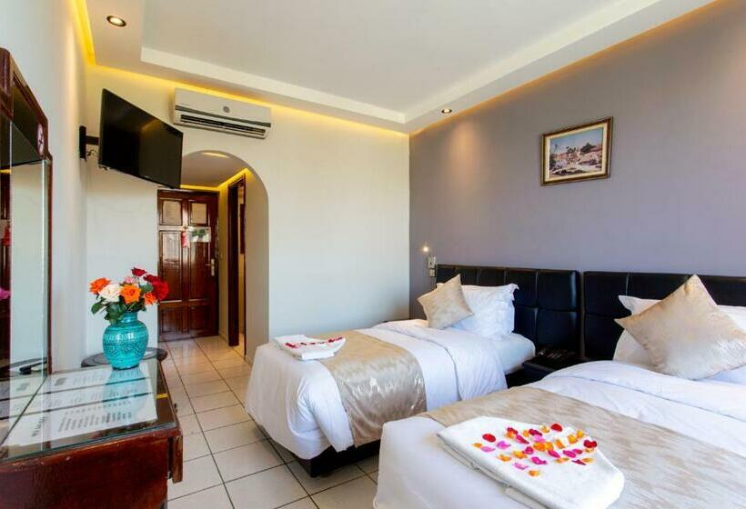 חדר סטנדרט, Akabar