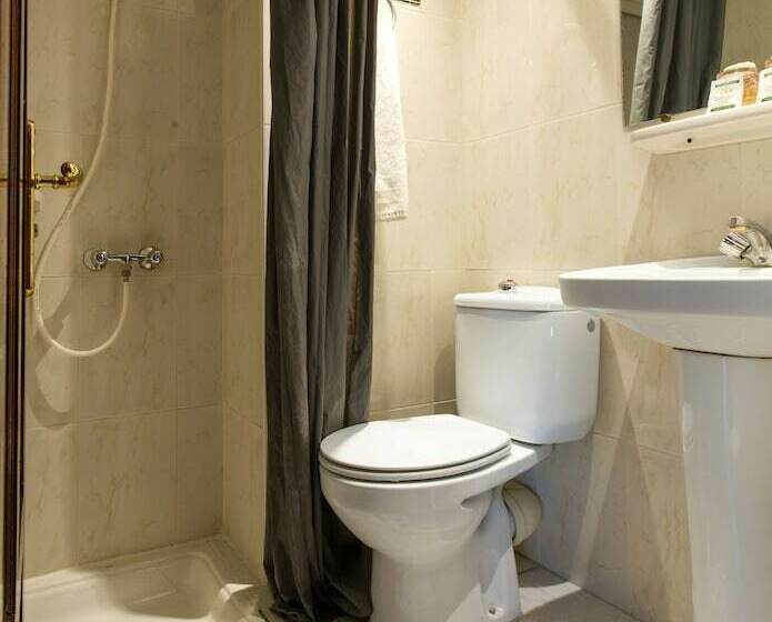 חדר סטנדרט יחיד, Akabar