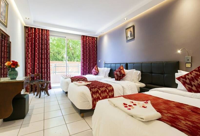 חדר סטנדרט לשלושה, Akabar