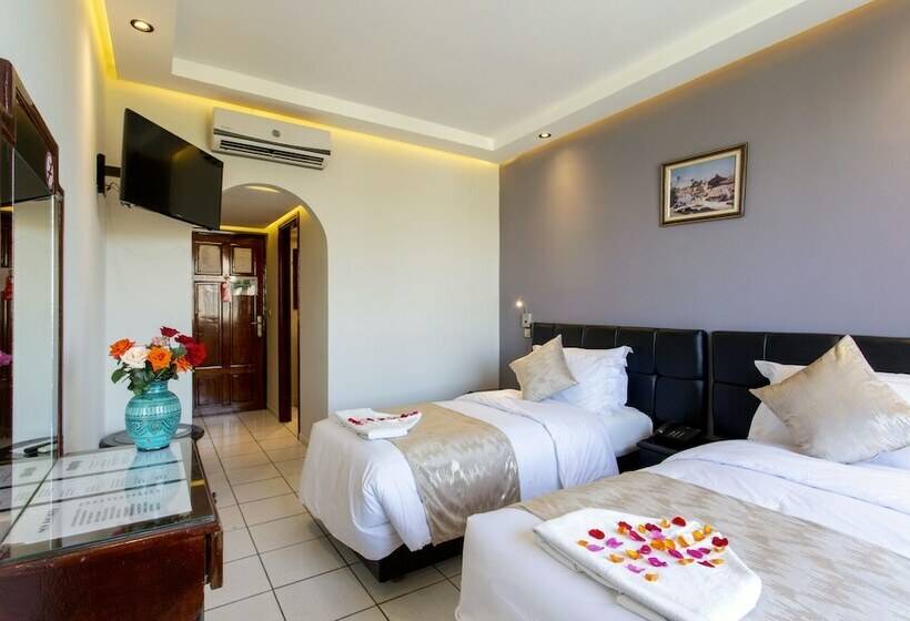 חדר סטנדרט, Akabar