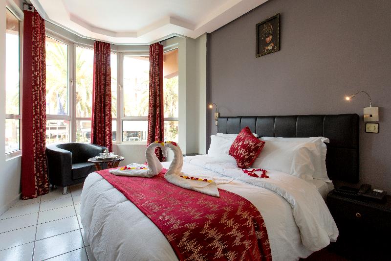 חדר סטנדרט, Akabar