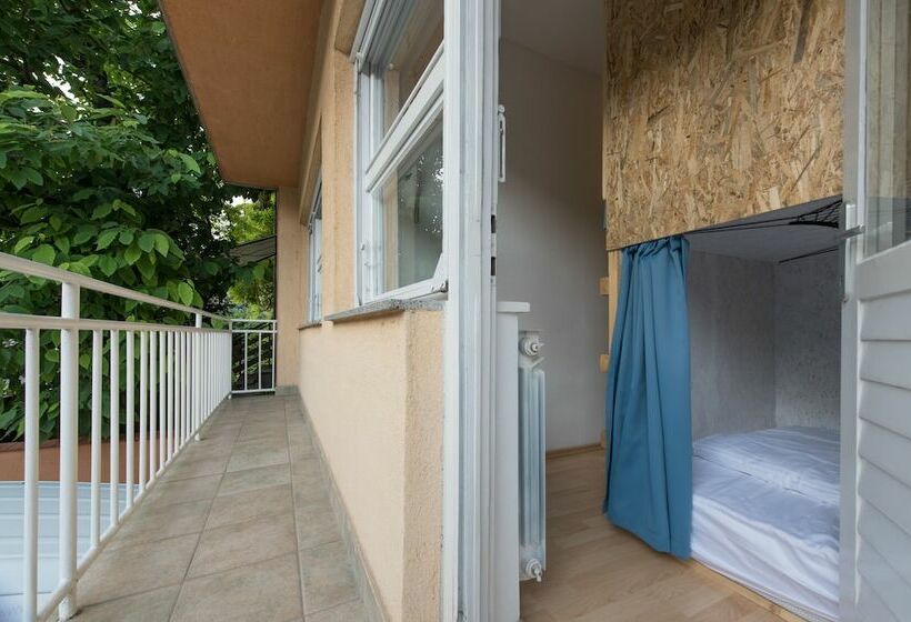 سرير فى غرفة مشتركه, Bubu Hostel