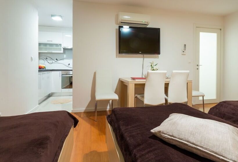 דירת חדר, Dream