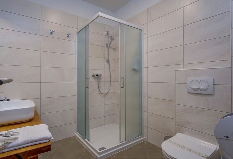 スーペリアールーム, Manora