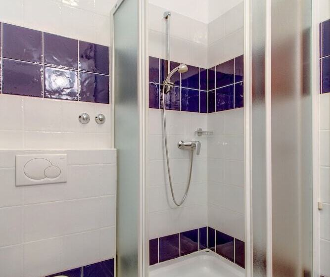 スタンダードトリプルルーム, Manora