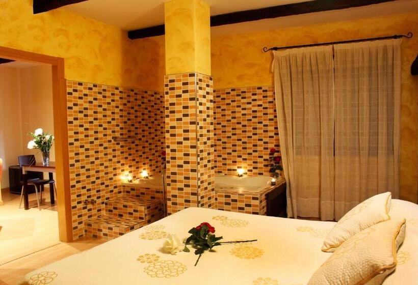جناح جونيور ديلوكس, Hostal El 402
