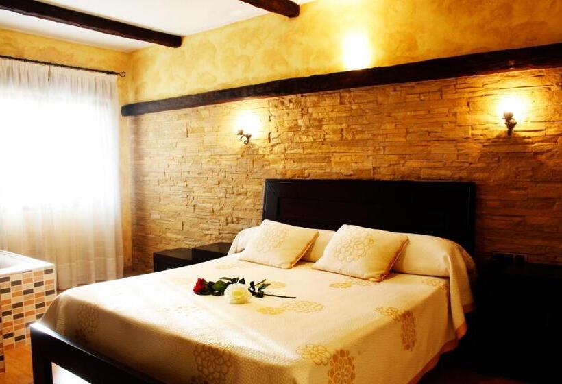 جناح جونيور ديلوكس, Hostal El 402