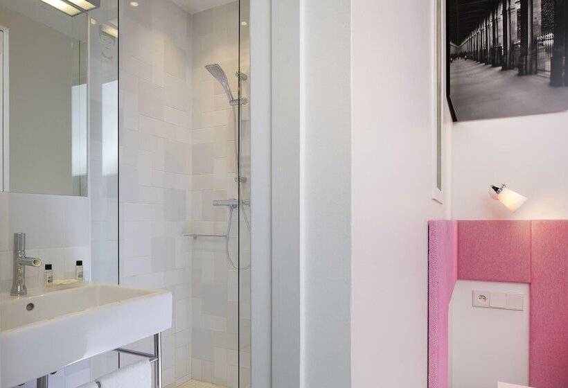 Comfort Kamer, Mistral