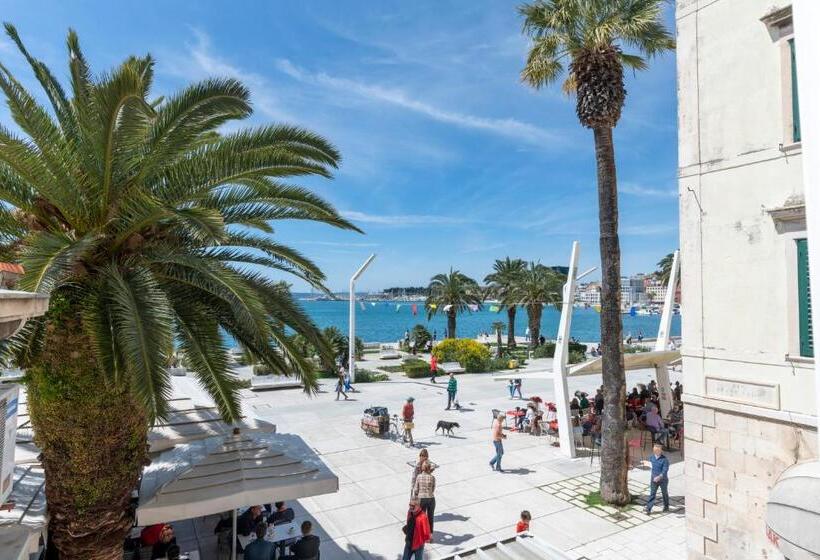 غرفة ديلوكس ثلاثية مطلة على البحر, Kastel 1700