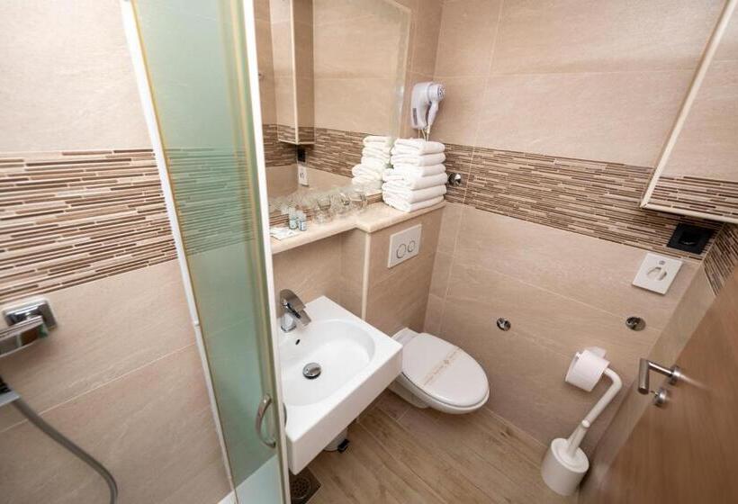 غرفة ديلوكس ثلاثية مطلة على البحر, Kastel 1700