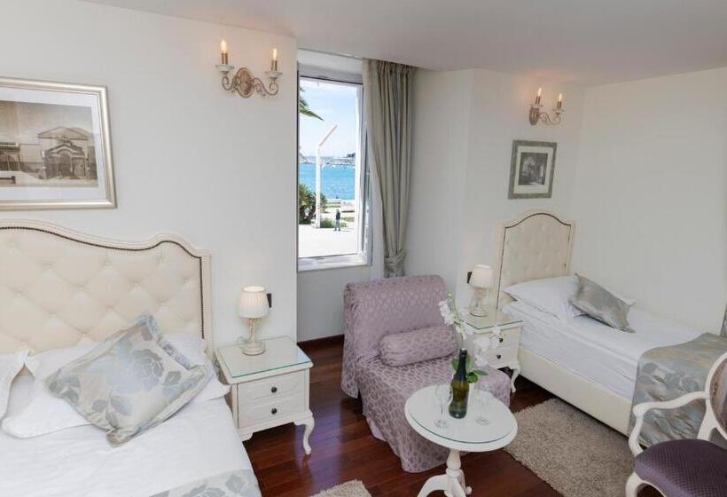 غرفة ديلوكس ثلاثية مطلة على البحر, Kastel 1700