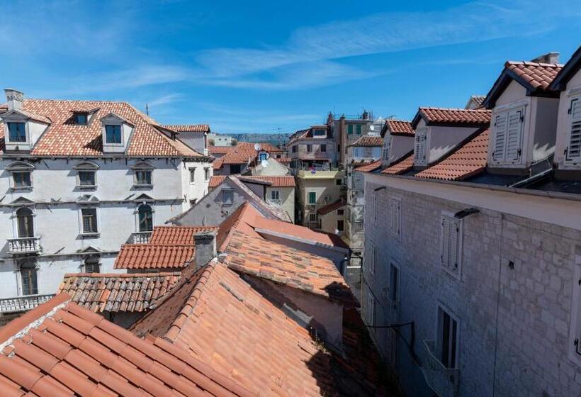 جناح ديلوكس مطل على البحر, Kastel 1700