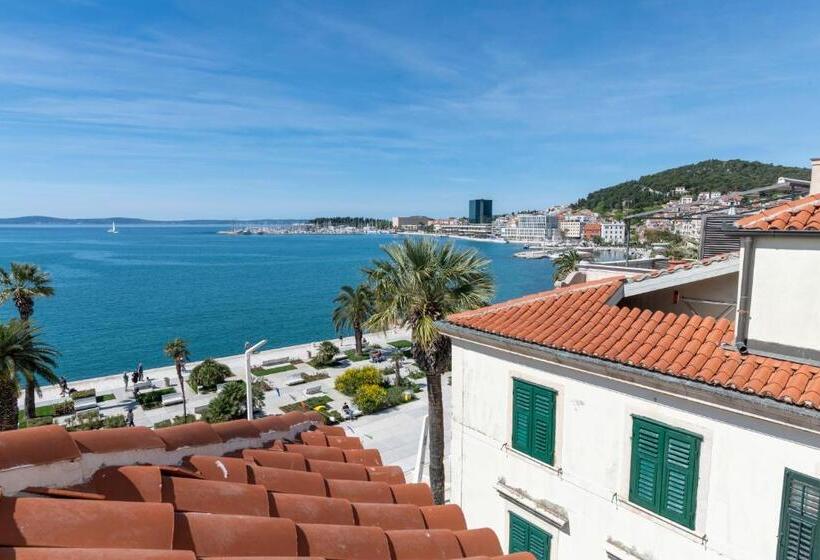 جناح ديلوكس مطل على البحر, Kastel 1700