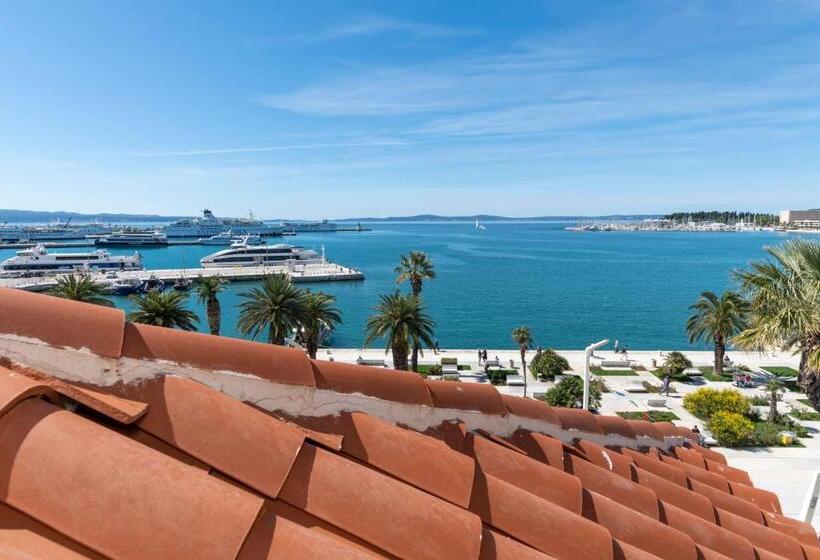 جناح ديلوكس مطل على البحر, Kastel 1700