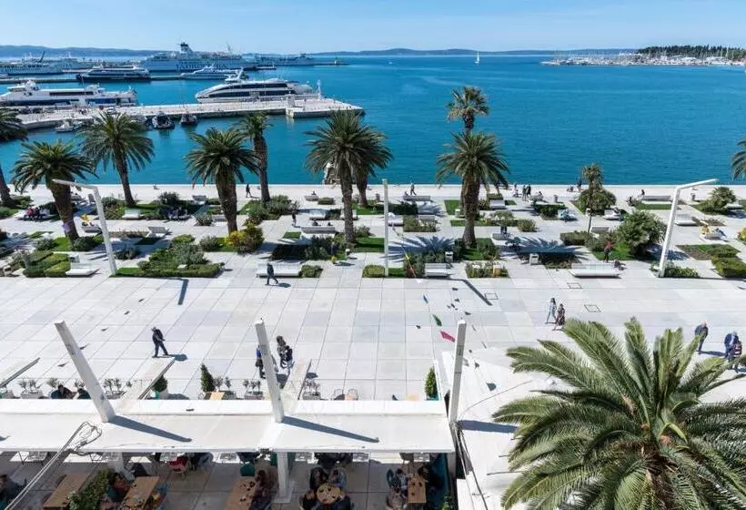 Deluxe Suite Sea View, Kastel 1700