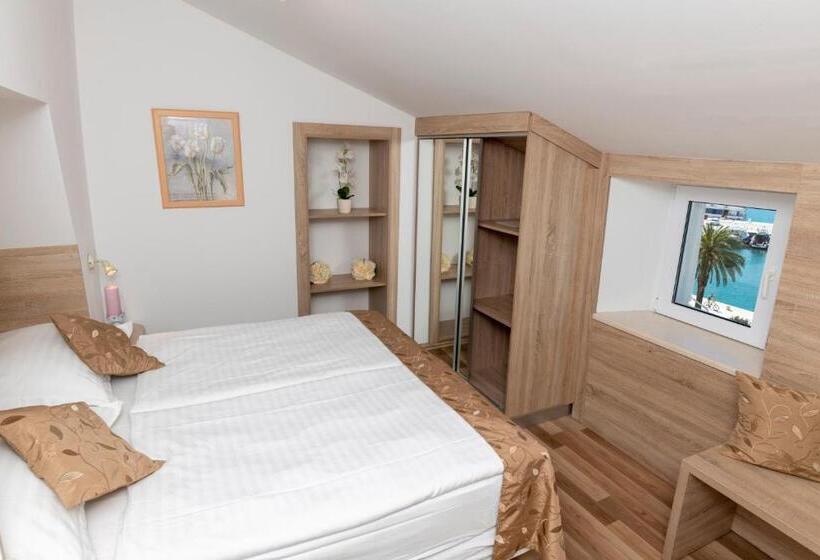 جناح ديلوكس مطل على البحر, Kastel 1700