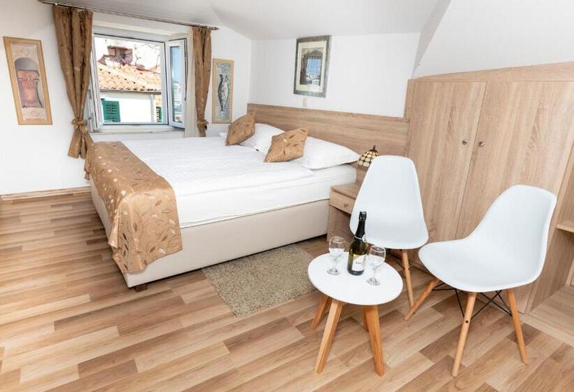 جناح ديلوكس مطل على البحر, Kastel 1700