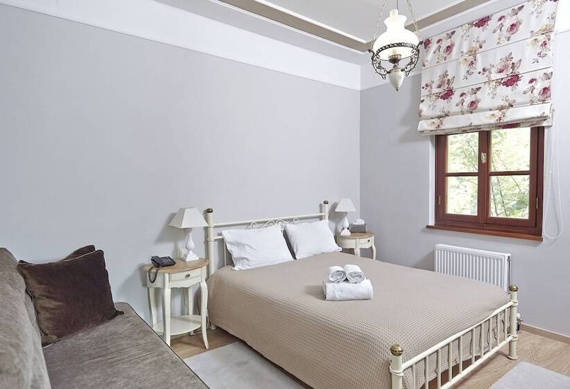 اتاق استاندارد سه نفره, Kastro