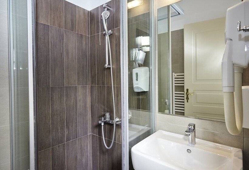 اتاق استاندارد سه نفره, Kastro