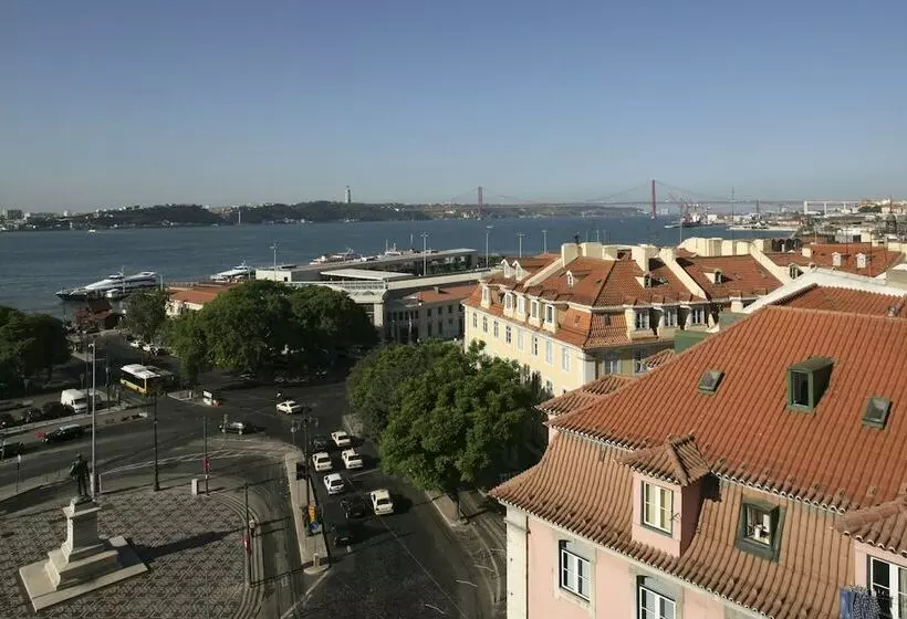 Quarto superior vista rio, Lx Boutique