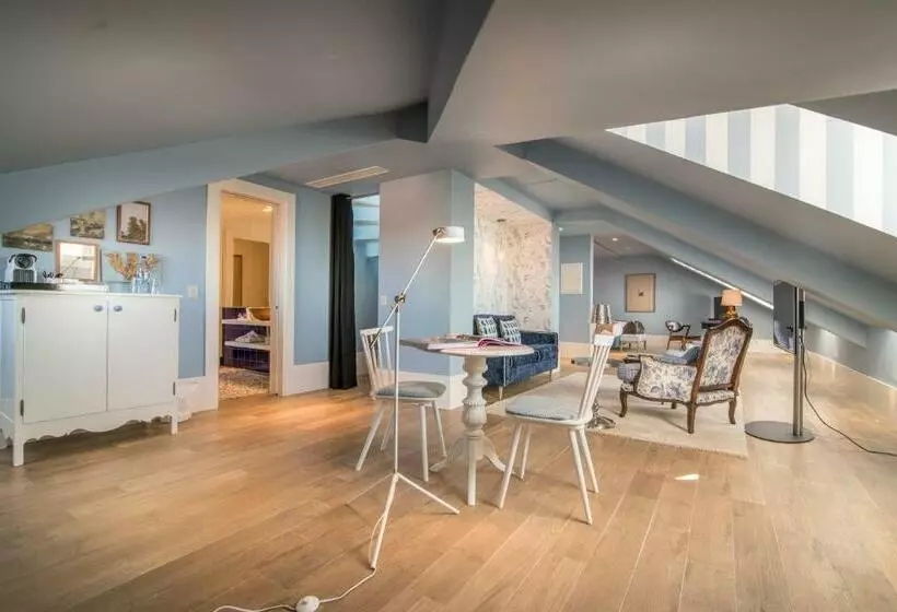 Suite, Lx Boutique