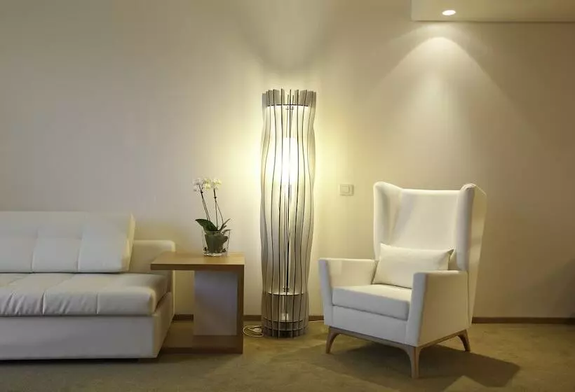 سوییت, Onyria Marinha Boutique