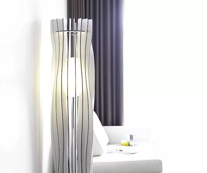 سوییت, Onyria Marinha Boutique