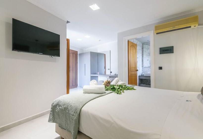 اتاق اکونومی, Plaza Pallas