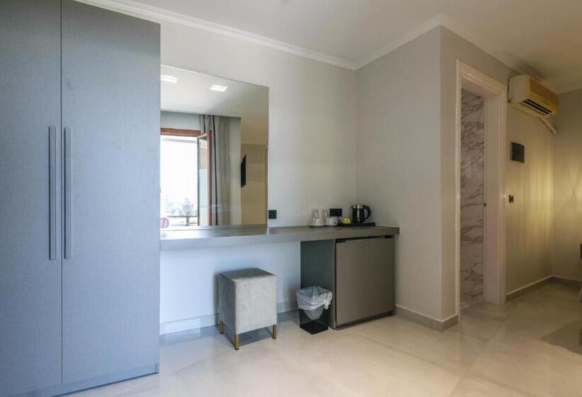 اتاق اکونومی, Plaza Pallas