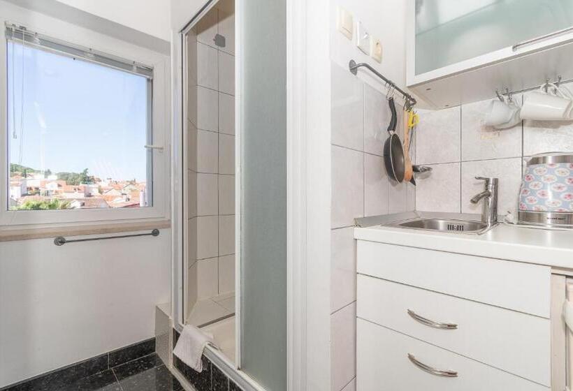 スタンダードスタジオ, Rooms Gold