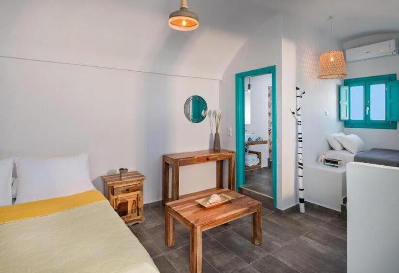 جناح جونيور مطلّ علي البحر, Nissia Beach Apartments & Suites