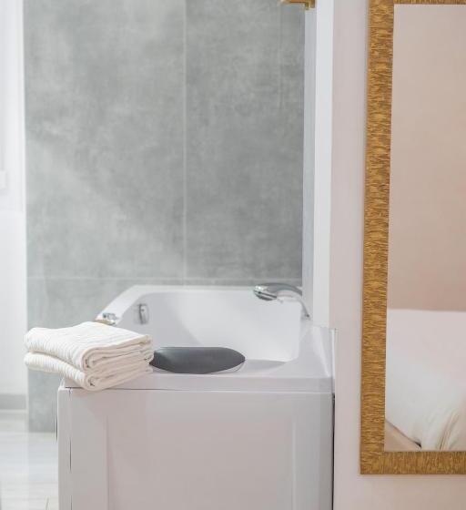 חדר סופריור עם ג'קוזי, Irooms Spanish Steps