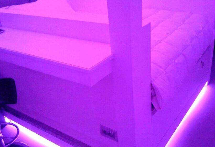 חדר אקונומי, Irooms Spanish Steps