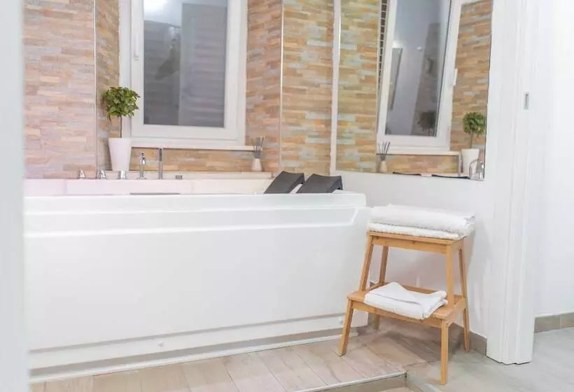 اتاق سوپریور با وان آب گرم, Irooms Spanish Steps