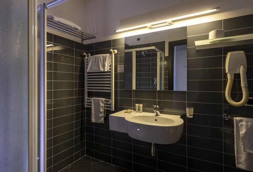 اتاق استاندارد چهار تخته, Cristallo