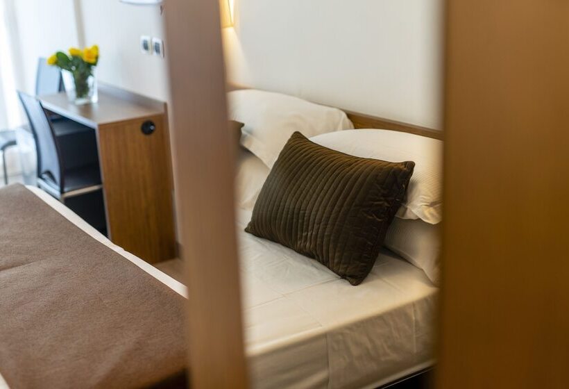 اتاق استاندارد چهار تخته, Cristallo