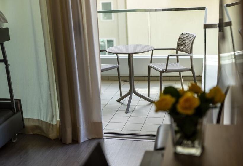 اتاق استاندارد چهار تخته, Cristallo