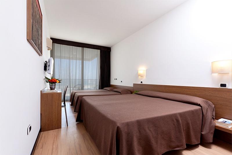 اتاق استاندارد سه نفره, Cristallo