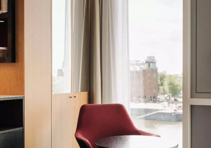 キングサイズベッドのデラックスルーム, Doubletree By Hilton  Amsterdam Centraal Station
