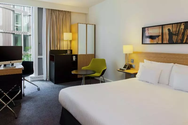 キングサイズベッドのデラックスルーム, Doubletree By Hilton  Amsterdam Centraal Station