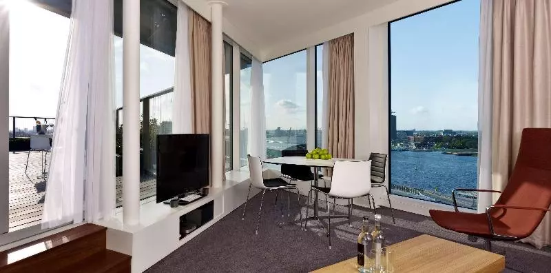 キングサイズベッドのスイートルーム, Doubletree By Hilton  Amsterdam Centraal Station
